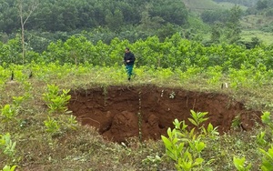 Video cận cảnh hố sâu 10m sau tiếng nổ lớn ở Quảng Nam