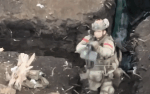 Binh sĩ Nga dùng súng máy PKM huyền thoại bắn hạ UAV &quot;ma cà rồng&quot; đối phương