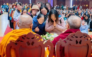 Xôn xao clip xá lợi tóc của Đức Phật tự chuyển động tại chùa Ba Vàng, chuyên gia văn hóa nói gì?