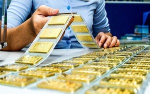 Vàng hết cửa sốt: Mỗi lượng vàng mất tiếp 3,5 triệu đồng, có doanh nghiệp đưa giá về ngưỡng 70 triệu đồng