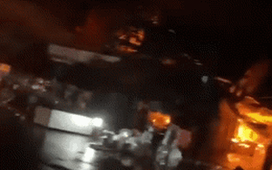 Clip NÓNG 24h: Cháy lớn chợ Khe Tre rạng sáng, hàng trăm gian hàng bị thiêu rụi 