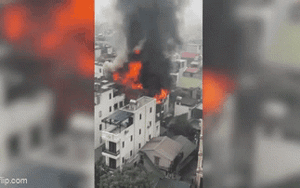 Clip NÓNG 24h: Cháy nhà dân ở Hà Nội sau tiếng nổ lớn