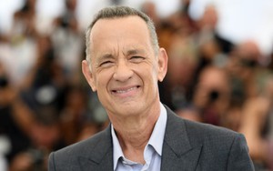 Tom Hanks hé lộ quá khứ làm phục vụ khách sạn