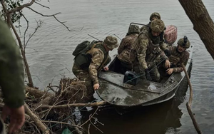 Lính thủy đánh bộ Ukraine được điều đến chiến đấu bảo vệ sông Dnipro nhưng không biết bơi