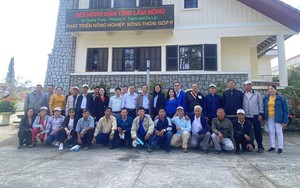 Hội Nông dân TP HCM đưa nông dân đi học tập sản xuất nông nghiệp hiện đại tại Lâm Đồng