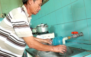 Người dân Tây Ninh tiếp tục dùng nước nhiễm phèn để chờ nước sạch do không đầu tư được nhà máy nước