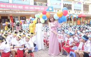 Từ vụ cô giáo bị nhóm học sinh ném dép ngất xỉu ở Tuyên Quang: Nghề nguy hiểm và cô đơn?