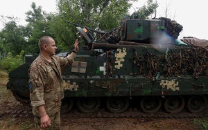 Nga tóm gọn xe chiến đấu Bradley tiên tiến của Mỹ ở Ukraine, 'xẻ thịt' tìm điểm yếu