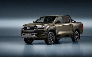 Toyota Hilux hybrid "trình làng", có gì đáng chú ý?