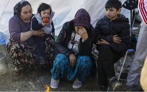 Những người sống sót sau trận động đất ở Thổ Nhĩ Kỳ đối mặt với cái lạnh thấu xương