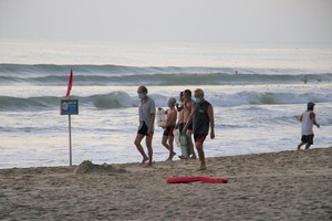 Du khách nước ngoài may mắn thoát chết tại bãi biển du lịch Đà Nẵng