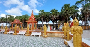 Độc đáo với ngôi chùa Khmer hơn 140 tuổi có hàng trăm cây Thốt Nốt 