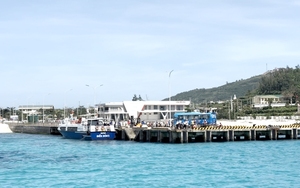 Chủ tàu khách tuyến Lý Sơn phản ứng đề nghị trích tiền vé trả phí chở người từ ga ra cảng