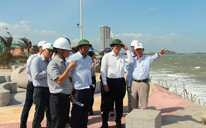 Phó Chủ tịch UBND tỉnh Ninh Thuận kiểm tra thực địa, chỉ đạo khắc phục sạt lở bờ biển sau phản ánh của Dân Việt