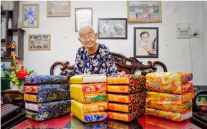 Cụ bà hơn 100 tuổi ở xứ Huế miệt mài giữ nghề may gối cung đình 