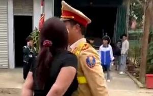 Thanh Hoá: Tạm giữ hình sự người phụ nữ lăng mạ, chửi bới cảnh sát giao thông