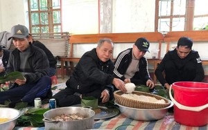Nông dân Hà Tĩnh thi gói hơn 1.800 chiếc bánh chưng dâng vua "Đen"