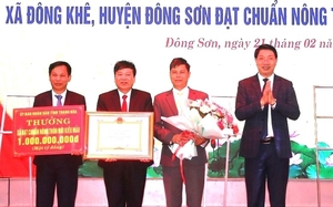 Thanh Hoá: PCT Lê Đức Giang trao quyết định nông thôn mới kiểu mẫu cho Đông Khê