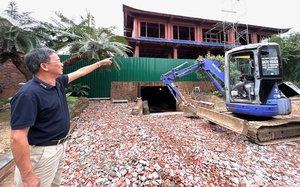 Chủ nhà gỗ triệu đô dựng trái phép trong biệt phủ ở Quảng Ngãi có né việc tháo dỡ?