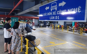 Sân bay Tân Sơn Nhất có thêm hãng taxi công nghệ vào đón khách, tài xế tới trễ hãng trả thêm tiền