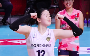 Vẻ đẹp hotgirl bóng chuyền Hàn Quốc nhảy điệu "See tình" ngay trên sân đấu