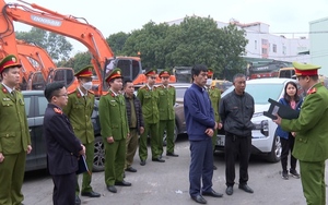 TIN NÓNG 24 GIỜ QUA: Trinh sát tông xe tóm gọn tên cướp tiệm vàng; bắt Giám đốc trung tâm đăng kiểm ở Hà Nội
