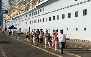 3.500 khách đi siêu du thuyền tới TP.HCM, tham quan Củ Chi, mua sắm ở chợ Bến Thành