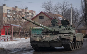 Chỉ huy lực lượng bộ binh Ukraine đến thăm Bakhmut để bàn chiến lược
