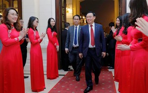 Chủ tịch Quốc hội Vương Đình Huệ dự Lễ trao giải Búa liềm vàng lần thứ VII
