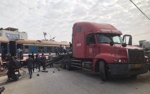 Vụ tàu hỏa tông xe đầu kéo ở Hà Nội: Có thể xử lý hình sự khi nào?
