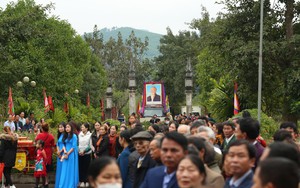 Hà Tĩnh: Dòng người về dâng hương tưởng niệm 232 năm ngày mất Hải thượng Lãn Ông
