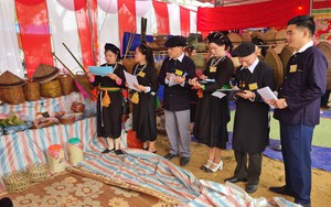 Thiếu nữ Tày xúng xính váy áo múa Dậm Thuông trong lễ hội "Xo May"
