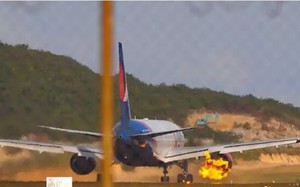 Video: Máy bay Nga bất ngờ bốc cháy khi cất cánh khiến hành khách hoảng sợ