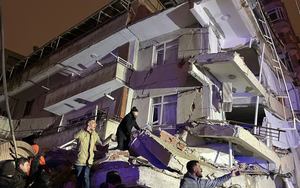Số người chết vì động đất ở Thổ Nhĩ Kỳ-Syria tăng vọt, cứu hộ điên cuồng đào bới tìm người sống sót