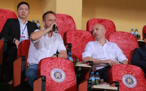 HLV ĐT Thái Lan, ca sỹ Jack dự khán trận derby Hà Nội