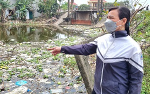 Sông Cà Mau ở Ninh Bình đầy rác, bốc mùi hôi thối ngay một xã nông thôn mới đạt chuẩn, dân khổ sở