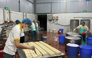 Độc đáo món đậu phụ “vạn người mê” tại huyện ngoại thành Hà Nội