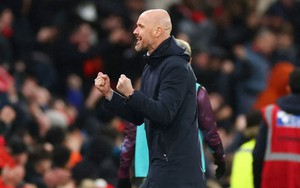 HLV Ten Hag “sấy tóc” học trò trong phòng thay đồ ở trận gặp West Ham