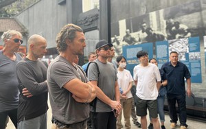 Hai ngôi sao Hollywood Woody Harrelson và Matthew Mcconaughey tới thăm Di tích Nhà tù Hỏa Lò