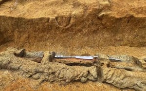 Bảo kiếm diệt quỷ 1.600 năm tuổi được khai quật ở Nhật Bản