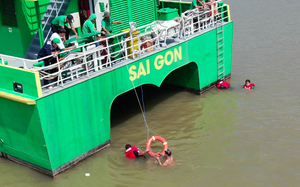 Diễn tập "giải cứu" tàu cao tốc mắc cạn trên sông Hậu