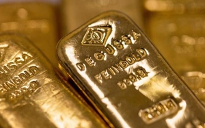 Giá vàng thế giới rút ngắn khoảng cách với vàng trong nước
