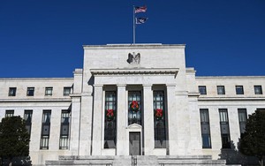 Bất ổn ngân hàng làm đảo lộn mọi dự đoán về đường hướng lãi suất của Fed
