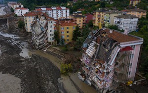 Clip: Thổ Nhĩ Kỳ tiếp tục hứng chịu mưa lũ càn quét sau thảm họa động đất