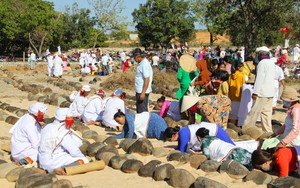 Người Chăm Bà Ni và Islam ở Ninh Thuận tưng bừng đón tết Ramưwan
