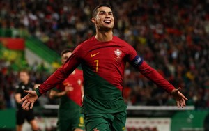 Ronaldo lập kỷ lục bền bỉ nhất trong lịch sử bóng đá