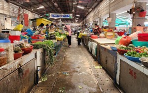 Chợ truyền thống ế ẩm, xuống cấp
