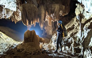 Hình ảnh lạ tại hang động do Hiệp hội Hang động Hoàng gia Anh phát hiện tại Quảng Bình