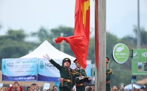 Lễ thượng cờ Tiền Phong Marathon 2023: Nâng cao ý thức bảo vệ Tổ quốc trên "những nẻo đường biên cương" 