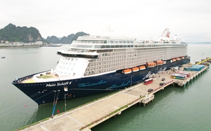 Tàu biển cao cấp đưa gần 2.200 du khách châu Âu đến Hạ Long